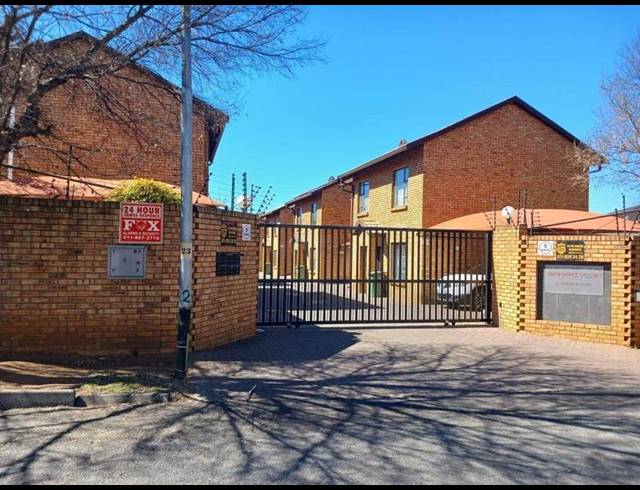 3 BEDROOM TOWNHOUSE FOR SALE IN NEW REDRUTH